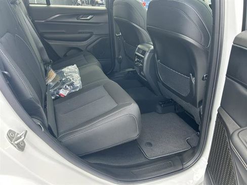 New 2025 Jeep Grand Cherokee Laredo X image 21