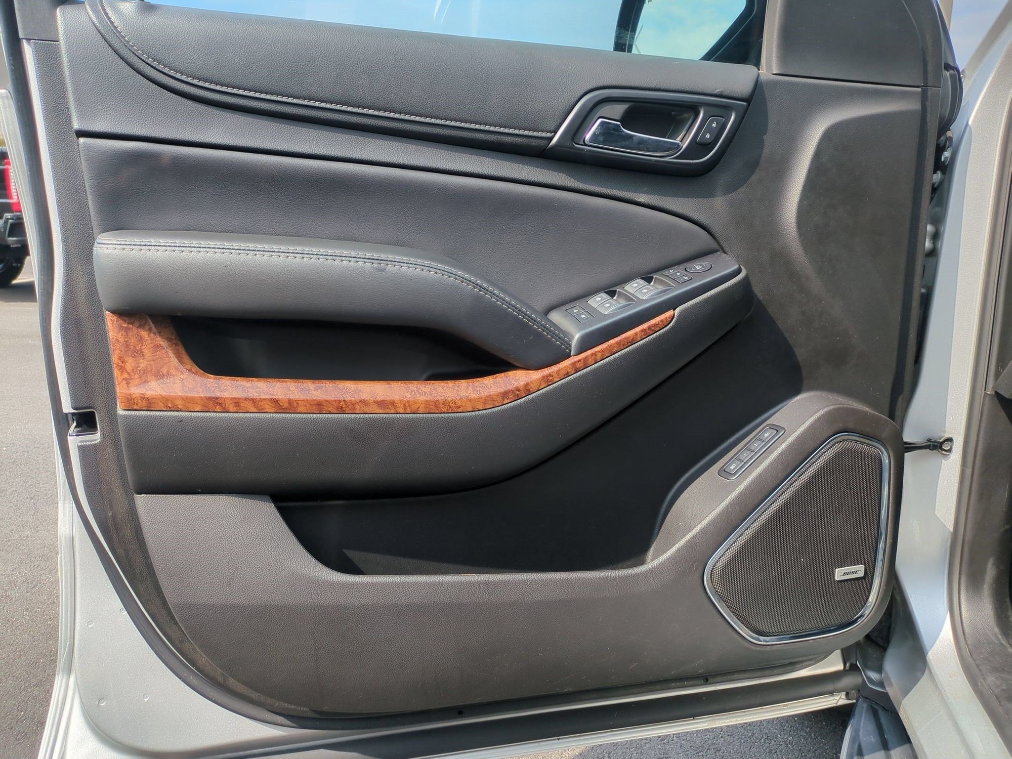 Used 2018 Chevrolet Tahoe Premier RWD image 12
