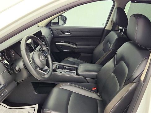 Used 2024 Nissan Pathfinder SL w/ SL Premium Package FWD image 11