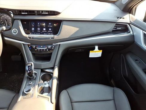 New 2025 Cadillac XT5 Premium Luxury w/ LPO, Floor Liner Package image 18