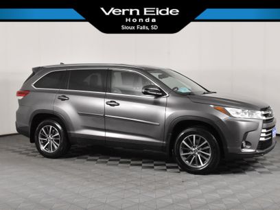 Used 2019 Toyota Highlander SE