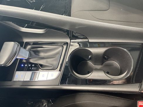 Certified 2025 Hyundai Elantra SEL image 17