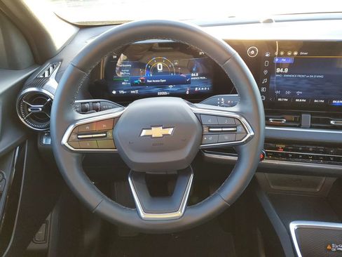 Used 2024 Chevrolet Equinox LT image 31