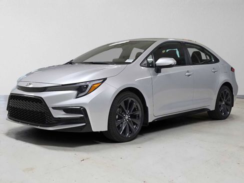 Used 2026 Toyota Corolla SE FWD image 6
