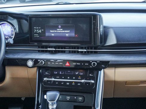 Used 2023 Kia Carnival EX FWD image 16