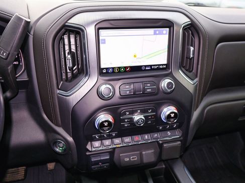 Used 2020 GMC Sierra 3500 Denali w/ Denali Ultimate Package image 17