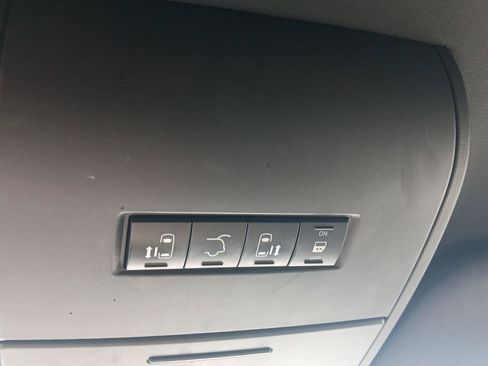 Used 2018 Dodge Grand Caravan SXT FWD image 22
