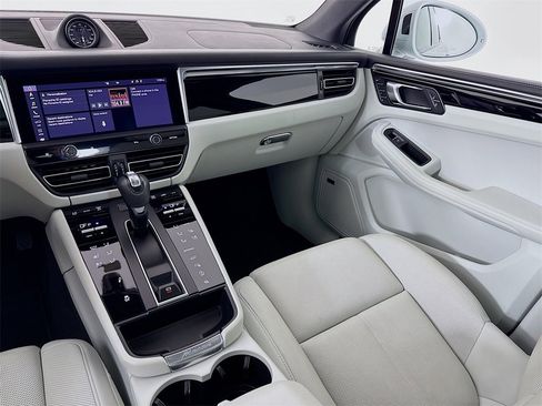 Used 2022 Porsche Macan S image 27
