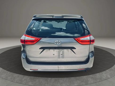 Used 2016 Toyota Sienna L FWD image 4