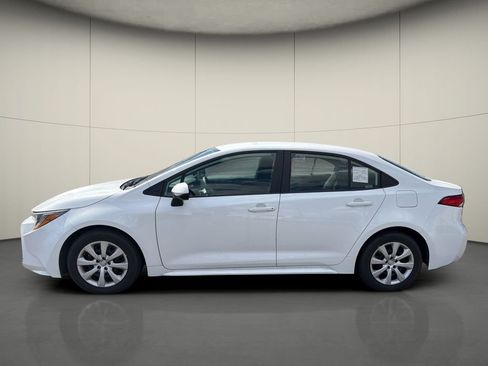 Used 2025 Toyota Corolla LE FWD image 4