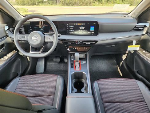 New 2025 Nissan Kicks SR w/ SR Premium Package image 7