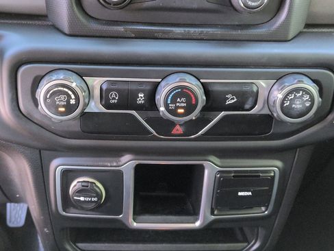 Used 2018 Jeep Wrangler Unlimited Sport AWD/4WD image 17