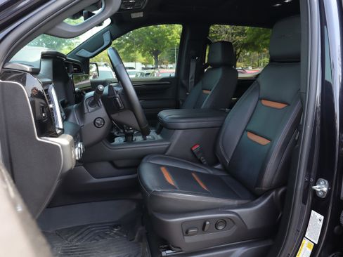 Used 2024 GMC Sierra 1500 AT4 w/ Technology Package AWD/4WD image 9