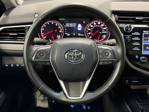 Used 2018 Toyota Camry XSE image 16