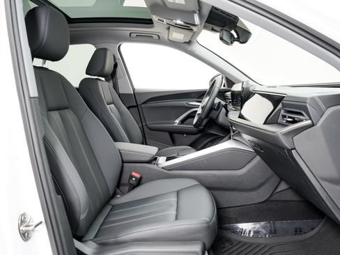 Certified 2025 Audi Q5 Premium w/ Convenience Package AWD/4WD image 18