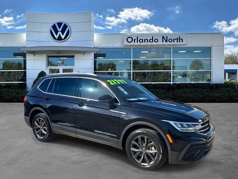 Used 2024 Volkswagen Tiguan SE FWD image 1