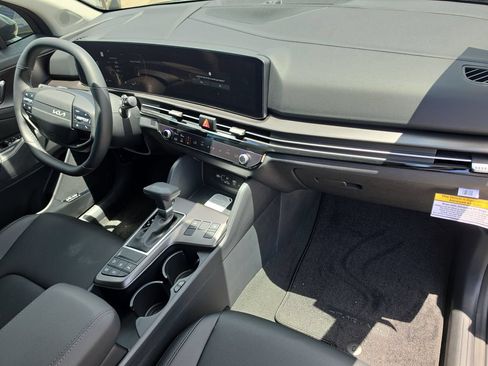 New 2026 Kia Sportage SX FWD image 12