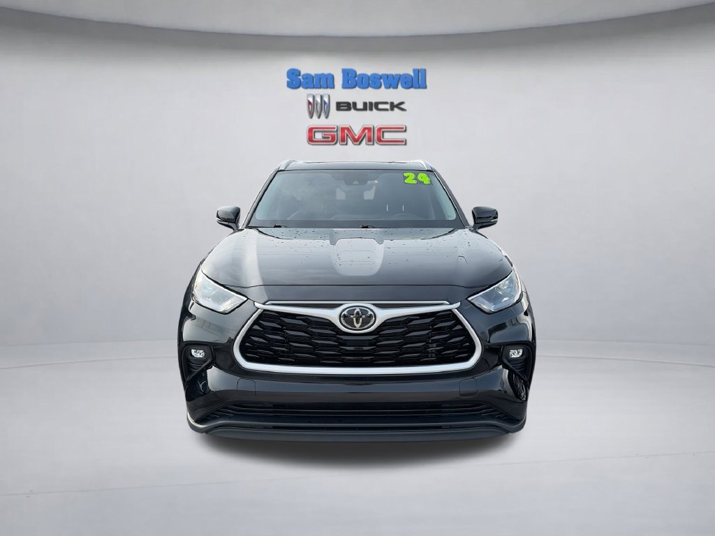 Used 2024 Toyota Highlander XLE FWD image 4