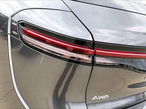 Used 2023 Toyota Crown Limited image 27