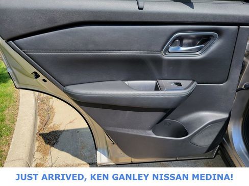 Certified 2026 Nissan Rogue Platinum w/ Platinum Premium Package AWD/4WD image 17