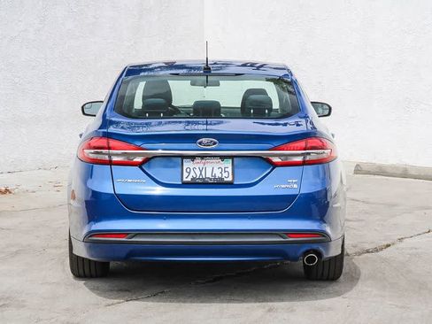 Used 2018 Ford Fusion SE FWD image 5