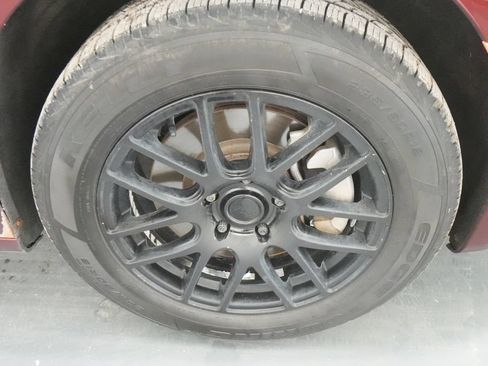 Used 2021 Chrysler Pacifica Touring-L w/ Uconnect Theater Family Group AWD/4WD image 11