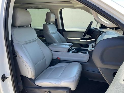 Used 2025 Ford Expedition Max Active AWD/4WD image 36