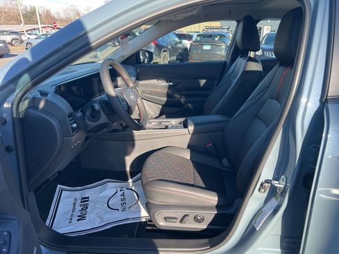 New 2026 Nissan Sentra SR w/ SR Premium Package FWD image 28
