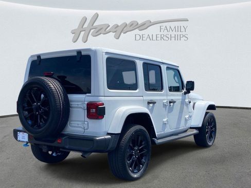 Used 2023 Jeep Wrangler Unlimited Sahara w/ Cold Weather Group AWD/4WD image 3