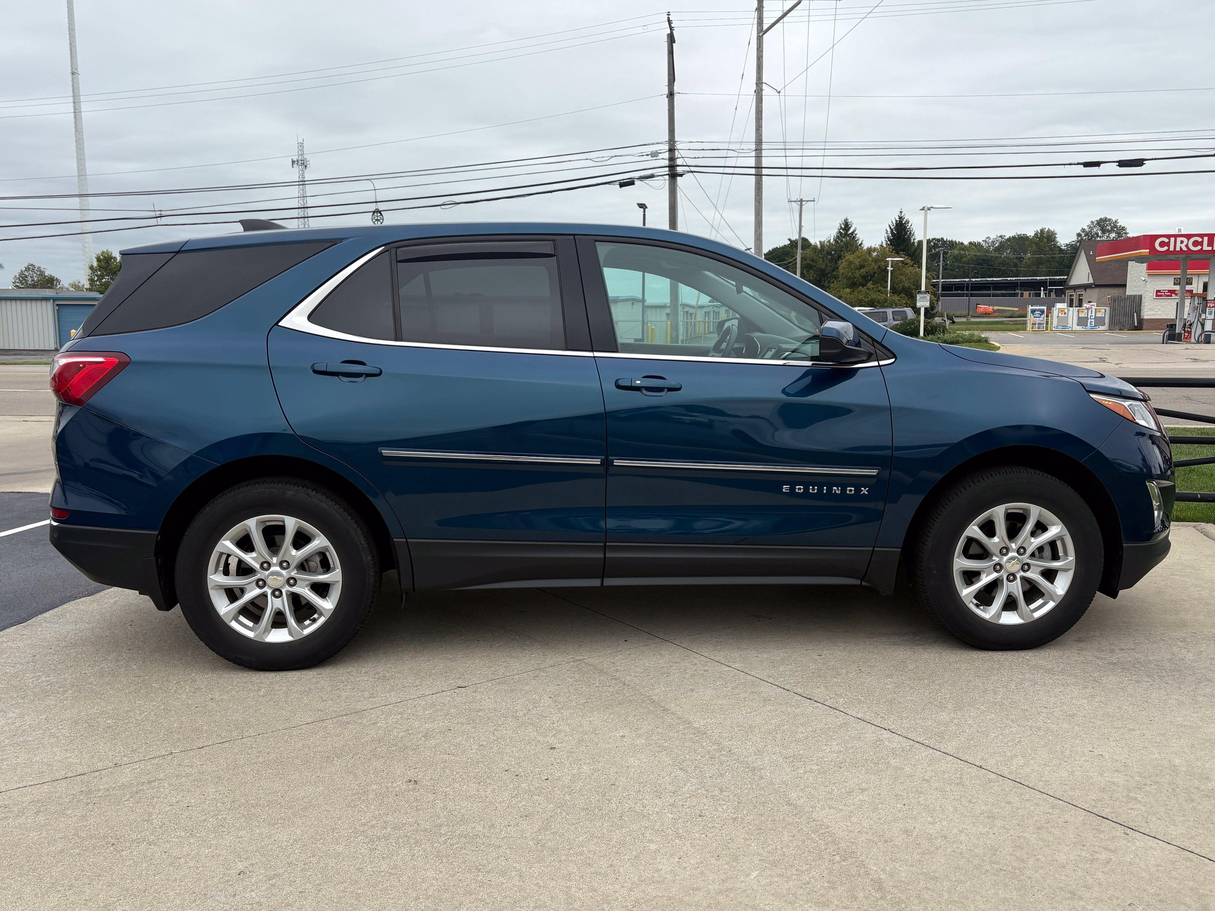 Used 2020 Chevrolet Equinox LT w/ Driver Convenience Package AWD/4WD image 8