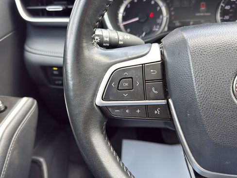 Used 2023 Toyota Highlander XLE AWD/4WD image 34