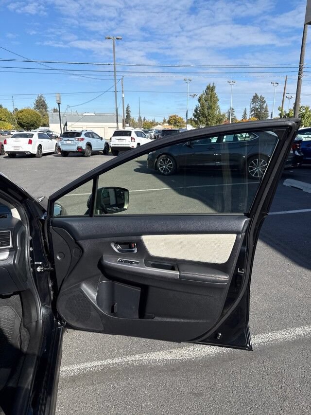 Used 2017 Subaru Crosstrek 2.0i Premium w/ Moonroof Package AWD/4WD image 16