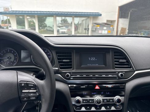 Used 2020 Hyundai Elantra SE w/ Cargo Package (C1) FWD image 17