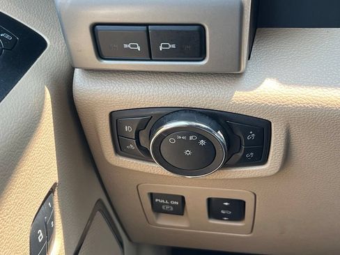 Used 2018 Ford F150 Lariat w/ Equipment Group 502A Luxury AWD/4WD image 37