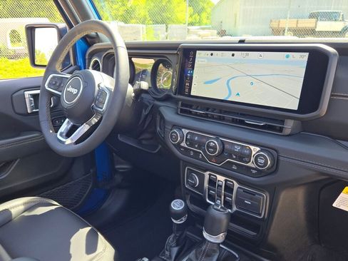 Used 2024 Jeep Wrangler Unlimited Sahara w/ Technology Group AWD/4WD image 7