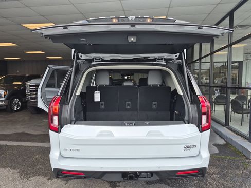 New 2025 Ford Expedition Active image 16