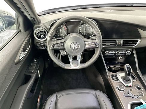 Used 2022 Alfa Romeo Giulia Ti image 10