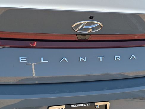 Used 2021 Hyundai Elantra SEL FWD image 8