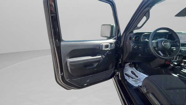 Used 2026 Jeep Gladiator Mojave AWD/4WD image 9