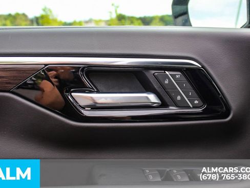 Used 2025 Chevrolet Suburban Z71 AWD/4WD image 41