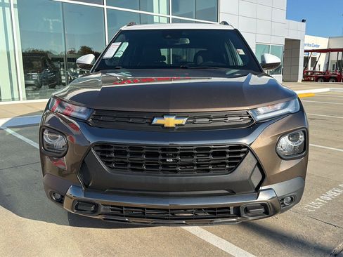 Used 2022 Chevrolet TrailBlazer ACTIV w/ Sun and Liftgate Package FWD image 3