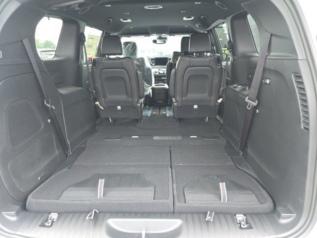 New 2025 Chrysler Pacifica Select w/ Uconnect Theater Family Group AWD/4WD image 24
