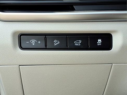 Used 2024 Kia Telluride EX w/ EX Captain's Chair Package FWD image 19