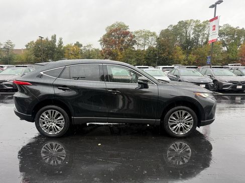 Certified 2023 Toyota Venza XLE image 9