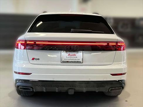 Used 2025 Audi Q8 Premium Plus image 5