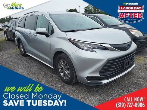 Certified 2023 Toyota Sienna LE AWD/4WD image 1