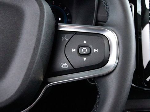 Certified 2023 Volvo XC40 B5 Plus w/ Protection Package Premier image 17