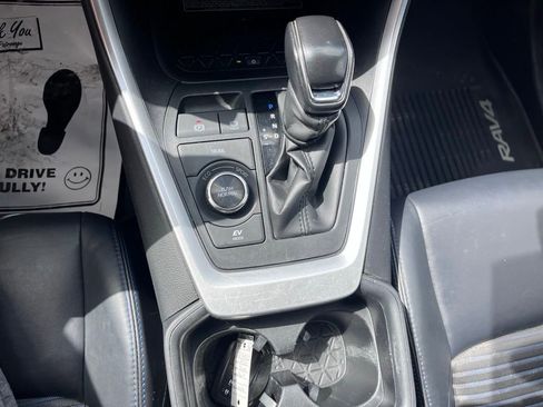Used 2020 Toyota RAV4 XSE AWD/4WD image 17