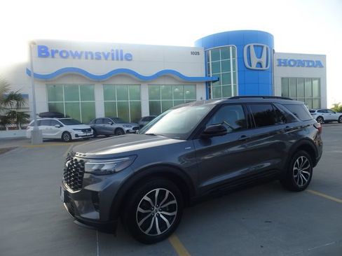 Used 2025 Ford Explorer ST-Line AWD/4WD image 1