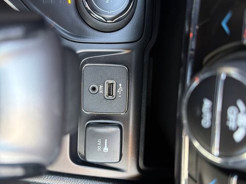 Used 2023 Jeep Cherokee Altitude Lux AWD/4WD image 34